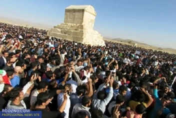 گزارش نشريه انگليسي از دليل تجمع مردم در آرامگاه كوروش