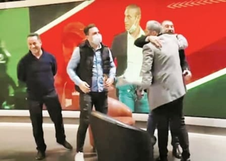 در پشت صحنه ویژهبرنامه دربی ۹۴ چه گذشت؟ در پشت صحنه ویژهبرنامه دربی ۹۴ چه گذشت؟