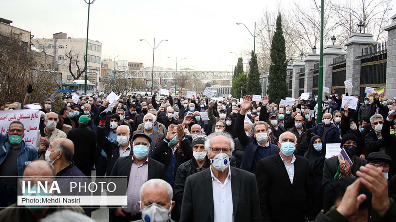 تجمع دوباره بازنشستگان مقابل مجلس/ خواهان همسازی سازی حقوق