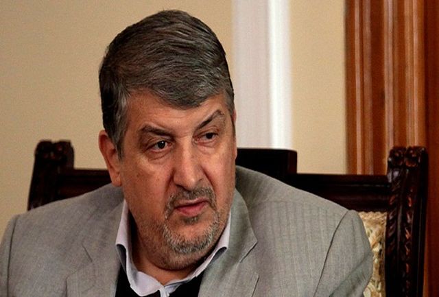 اگر حداد عادل دست فرح را بوسید احمدی نژاد هم صورت مادر چاوز را بوسید اگر حداد عادل دست فرح را بوسید احمدی نژاد هم صورت مادر چاوز را بوسید