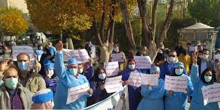 تجمع کارکنان کادر درمان مقابل وزارت بهداشت با مطالبات معیشتی و صنفی