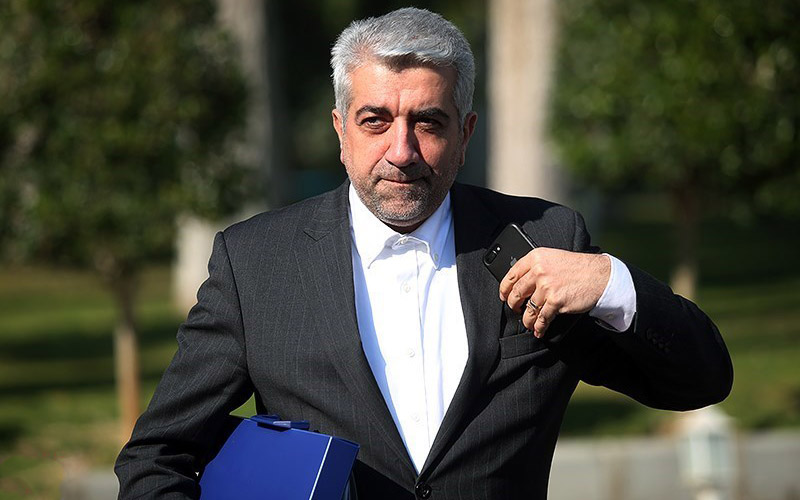 وزیر نیرو: ارز مورد نیاز خرید واکسن کرونا از محل مطالبات ایران از عراق پرداخت می‌شود