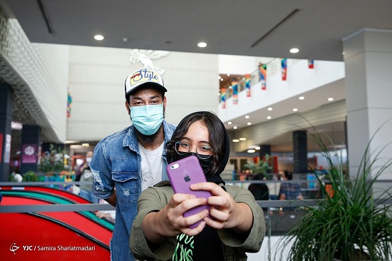 بهرام افشاری با هوادارانش در جشنواره فجر + عکس بهرام افشاری