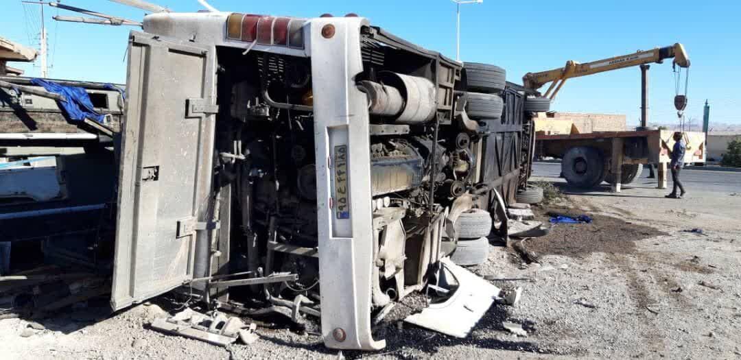پلیس: علت واژگونی اتوبوس در دهشیر تفت، نقص فنی ترمز بود