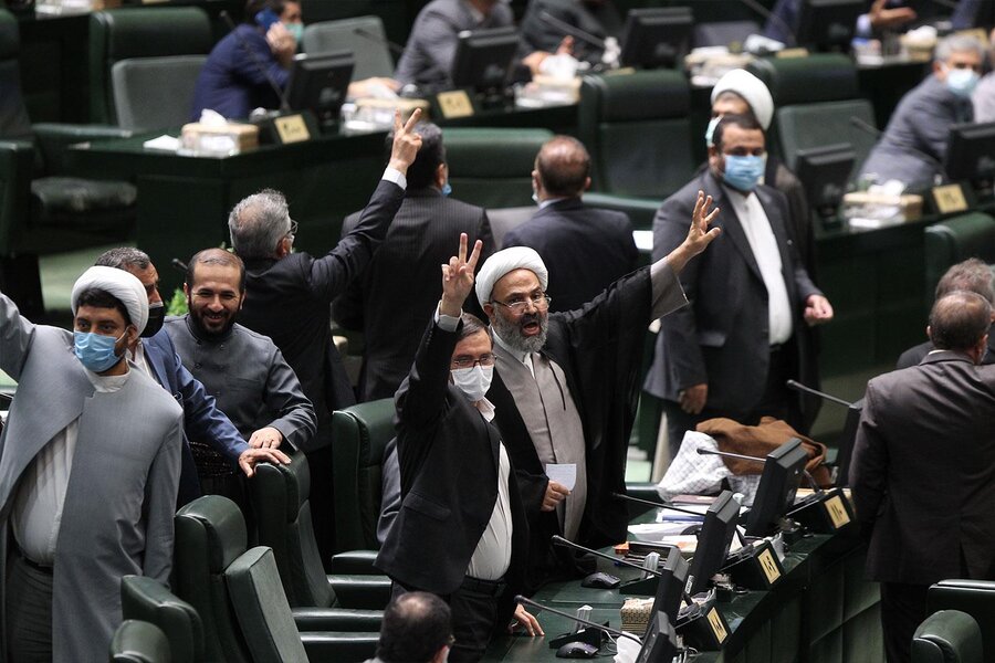شواهد و قرائن می‌گوید تصویب طرح «صیانت» قطعی است / چرا مجلس به تصمیم امروز خود در مورد طرح «صیانت» شک کرد؟