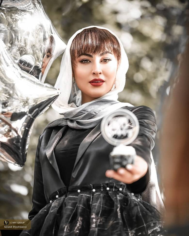 تولد لاکچری مریم مومن در کافه شیک/فیلم تولد لاکچری مریم مومن در کافه شیک/فیلم