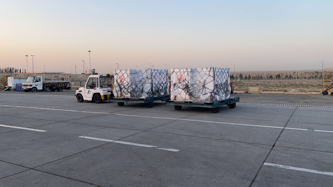 هفدهمین محموله واکسن کرونا وارد کشور شد / هلال احمر: تاکنون ۱۹ میلیون و ۲۸۰ هزار دُز واکسن وارد کردهایم هفدهمین محموله واکسن کرونا وارد کشور شد / هلال احمر: تاکنون ۱۹ میلیون و ۲۸۰ هزار دُز واکسن وارد کردهایم