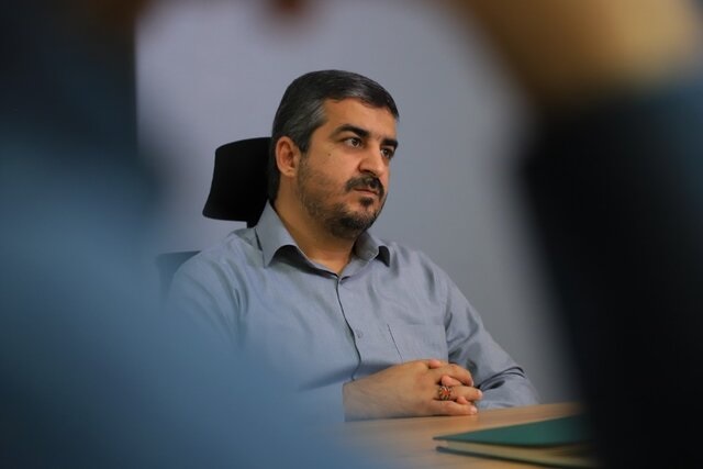 روزنامه جمهوری اسلامی: مسعود فیاضی به جز یک زمان کوتاه مسئولیت اداری، هیچ ارتباطی با آموزش و پرورش نداشته