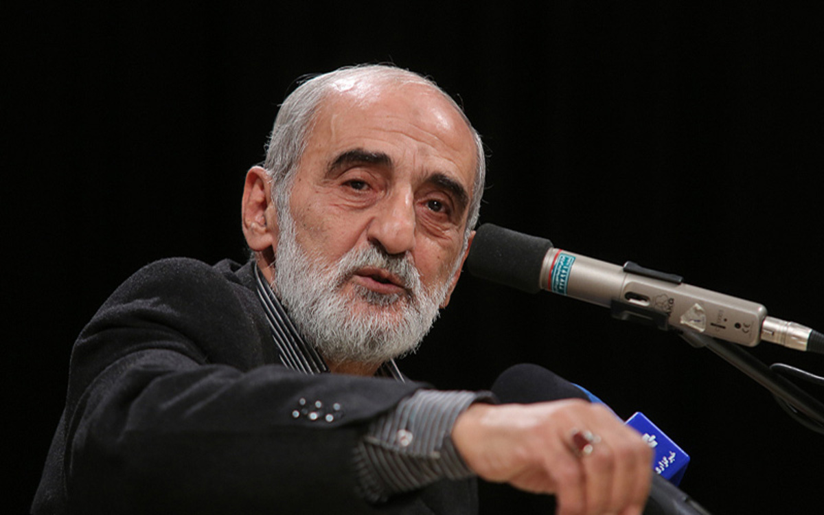 واکنش کیهان به توصیفات شرق از علی باقری؛ عذرخواهی کنید