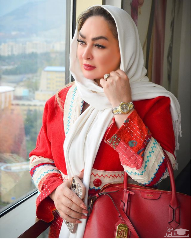 ساعت حسرت برانگیز الهام حمیدی با مانتو قرمز جیغ + عکس ساعت حسرت برانگیز الهام حمیدی با مانتو قرمز جیغ + عکس