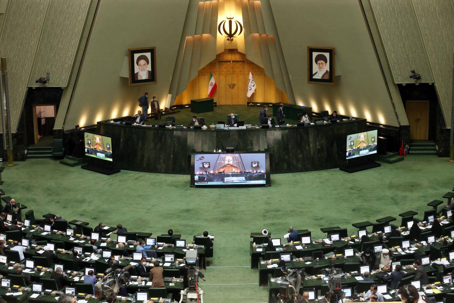 دفاع از واکسن‌ستیزان، سکوت در برابر معلمان