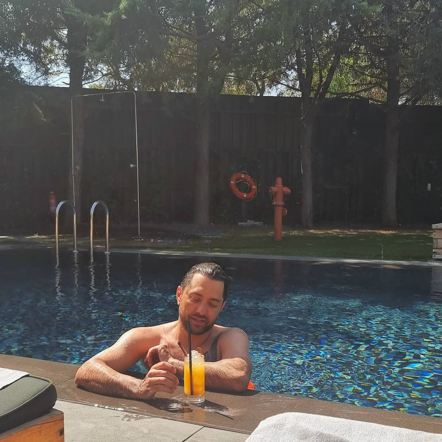 رقابت بهرام رادان در لاکچری بازی با محمدرضا گلزار + عکس رقابت بهرام رادان در لاکچری بازی با محمدرضا گلزار + عکس