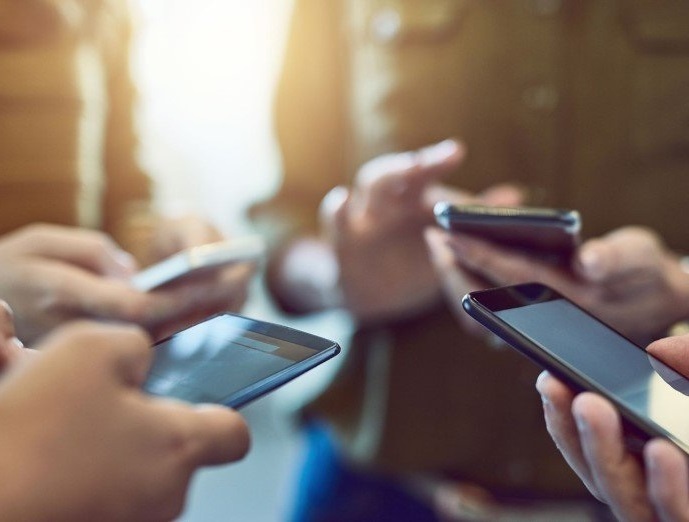 آمریکا با تشریح معافیت‌های اینترنتی کاربران ایرانی از تحریم‌ها: ارائه خدمات از سوی گوگل، متا و اپل به ایرانیان قانونی است
