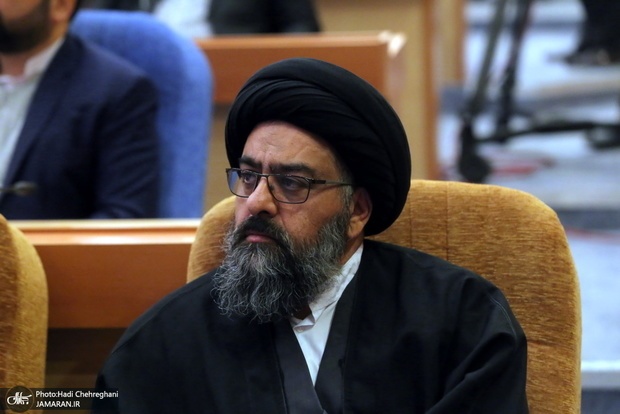 آیت‌الله سید مجتبی نورمفیدی: دو قطبی‌سازی در مسأله حجاب، برخلاف آموزه‌های دینی، امنیت ملی و نظر رهبر معظم انقلاب است/ دو قطبی‌ بین فوتبال و دین، هنر و دین، دین و وطن و .. خطرناک است