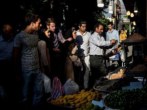 در بحث ارز، به نظر می‌رسد دیگر از دست دولت هم کاری بر نمی‌آید/ اگر مسئله تحریم‌ها حل نشود، روند افزایش قیمت ارز ادامه پیدا می‌کند/ موقتی بودن وضعیت بازار دلار بستگی به این دارد که آیا مذاکرات به نتیجه می‌رسد یا خیر