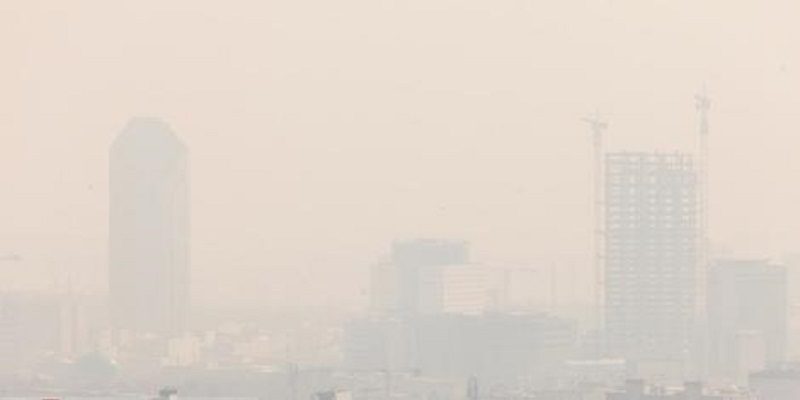 تشدید آلودگی هوای تهران و کرج تا حد «بسیار ناسالم»/ از تردد غیرضروری خودداری کنید