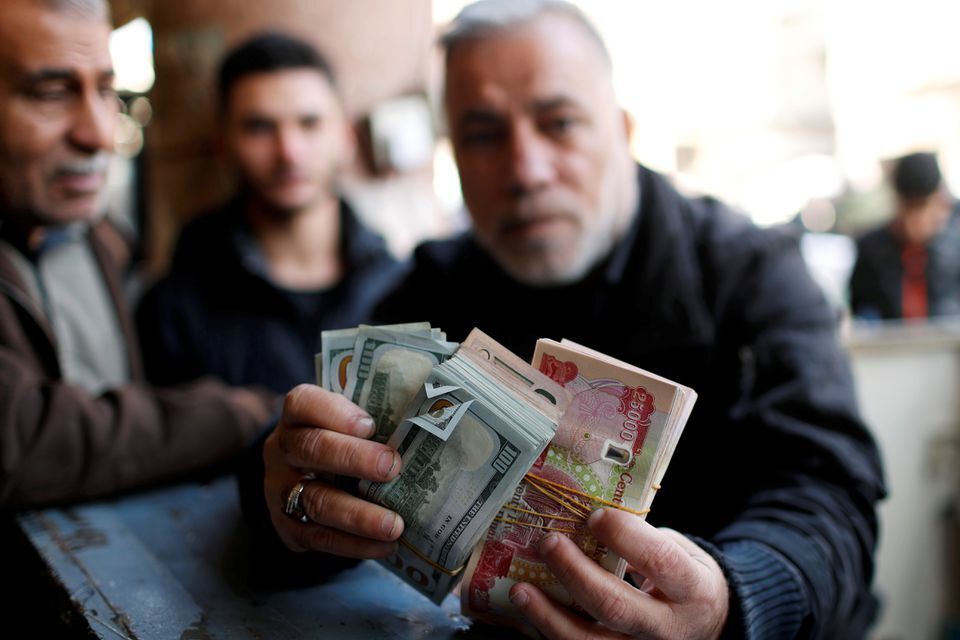 بندبازی نخست‌وزیر عراق در ماجرای انتقال ارز به ایران / السودانی، نیروهای ویژه را مامور دستگیری فروشندگان ارز به تهران کرد / دلارها در بازار ارز عراق خریداری و از طریق کوله پشتی و خودرو به ایران منتقل می شود
