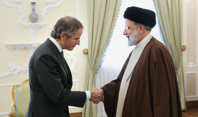 گروسی: در نتیجه این سفر همکاری‌ها تقویت خواهد شد / رئیسی: انتظار داریم آژانس تحت‌تأثیر مقاصد سیاسی قدرت‌ها قرار نگیرد