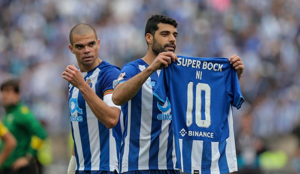 سنگ اندازی در انتقال ستاره پرسپولیسی سنگ اندازی در انتقال ستاره پرسپولیسی