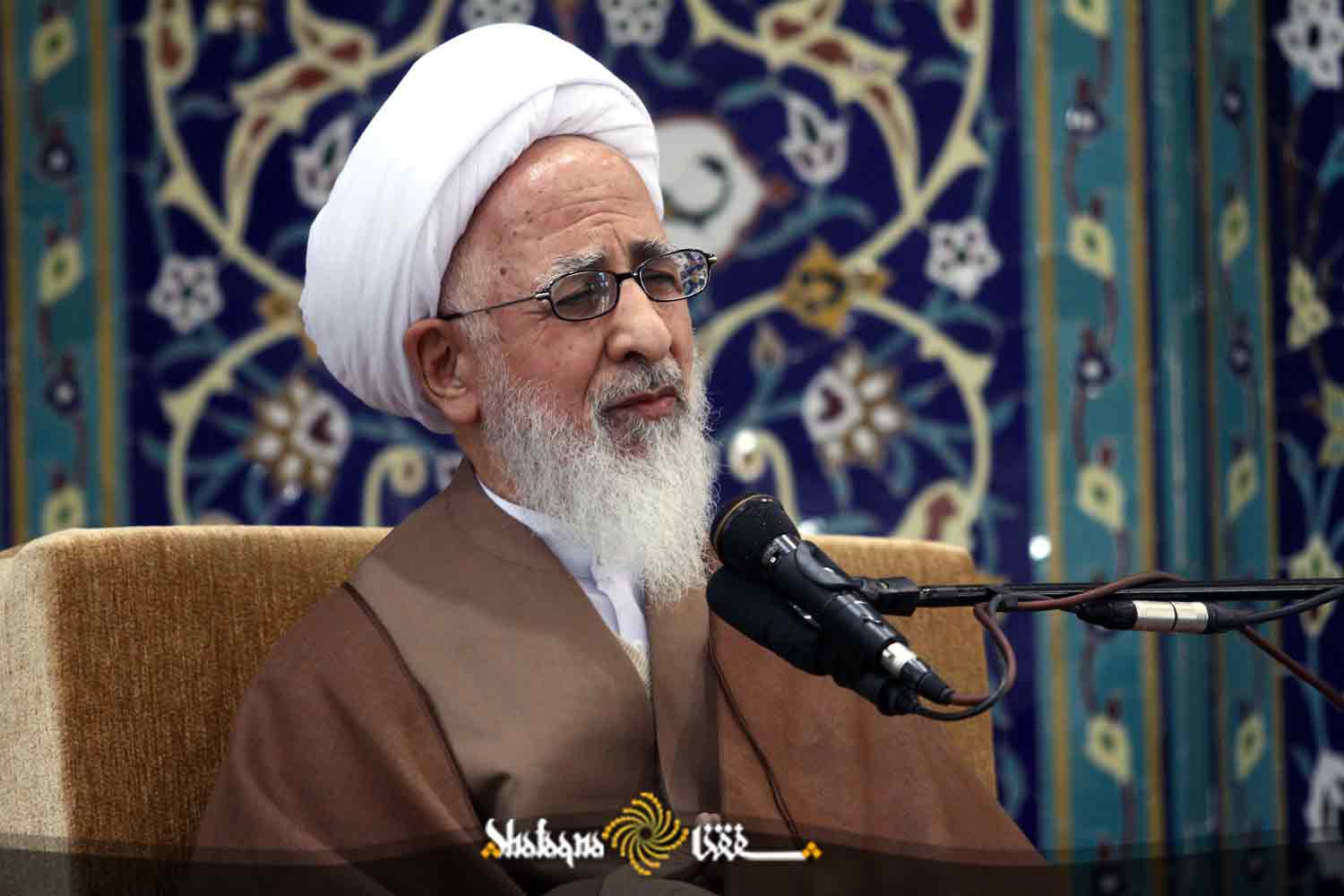 آیت‌الله جوادی آملی: سانحه غمبار آبادان ناشی از لرزان بودن بنیان فکری است/ رسول گرامی فرمودند اسلام خانه‌ای که برای مردم می‌سازد هر چند قبر و خانه مرده باشد آن را محکم می‌سازد! اگر این نباشد، این اسلام مالی است نه اسلامی!