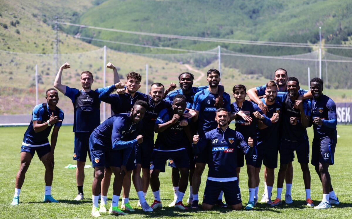 بمب بزرگ استقلال در اروپا ترکیبد بمب بزرگ استقلال در اروپا ترکیبد