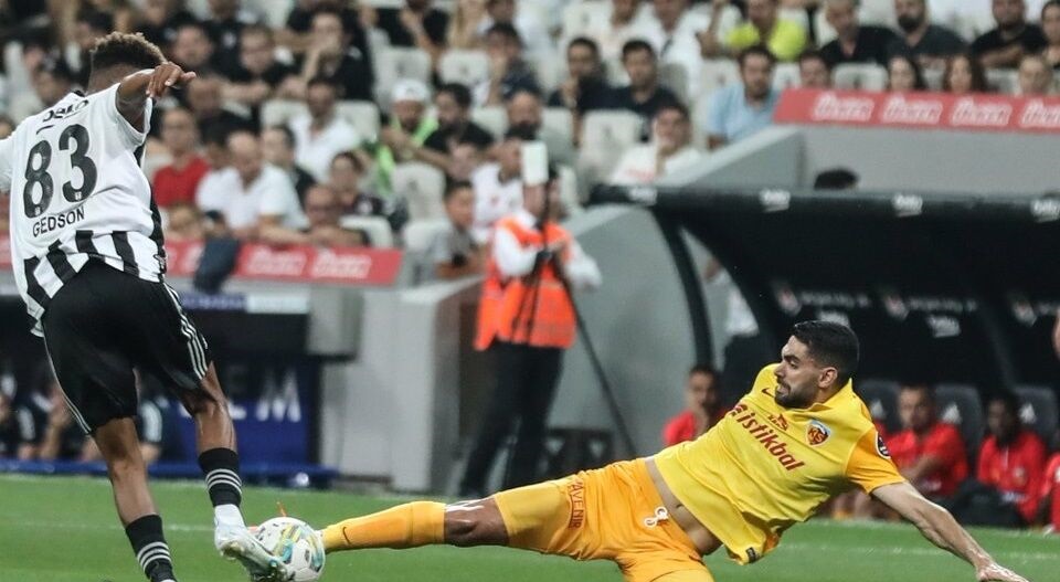 دلبری گزینه استقلال از روزنامه نگار خارجی دلبری گزینه استقلال از روزنامه نگار خارجی