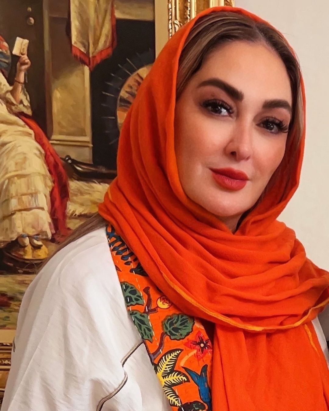 ست شال و رژ قرمز الهام حمیدی + عکس ست شال و رژ قرمز الهام حمیدی + عکس