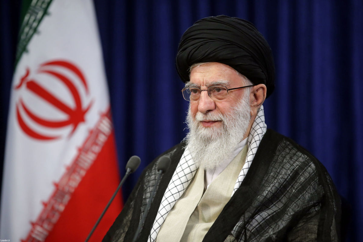 رهبر انقلاب: دولت از فرافکنی احتراز کرده؛ نشنیدیم کسی بگوید اختیار نداریم/ دولت، جامعه را از حالت چشم‌انتظاری و نگاه به بیرون خارج کرد