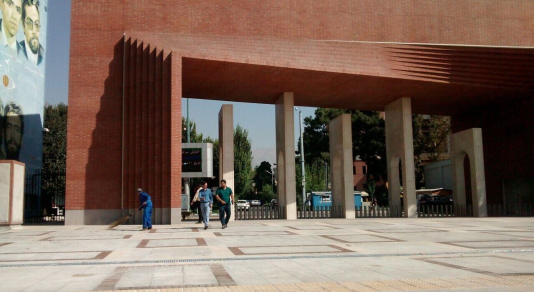 حراست وزارت علوم: هیچ یک از نیروهای انتظامی وارد محیط دانشگاه شریف نشدند