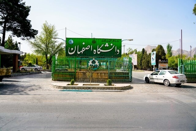 رئیس دانشگاه اصفهان: ۴۰۰، ۵۰۰ دانشجو درگیر اغتشاشات شدند / فعالیت افرادی را که باعث اختلال در سیستم، تخریب، شعارنویسی و فحاشی شدند، را برای مدتی مثل یک ترم، دو ترم و یا یک ماه متوقف کردهایم رئیس دانشگاه اصفهان: ۴۰۰، ۵۰۰ دانشجو درگیر اغتشاشات شدند / فعالیت افرادی را که باعث اختلال در سیستم، تخریب، شعارنویسی و فحاشی شدند، را برای مدتی مثل یک ترم، دو ترم و یا یک ماه متوقف کردهایم
