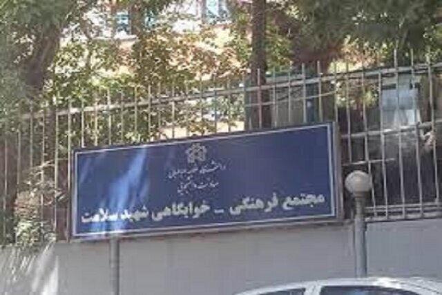 معاون دانشگاه علامه: در وقایع شب گذشته خوابگاه دخترانه «سلامت» دو دانشجو مصدوم شدند / این احتمال وجود دارد که نیروهای امنیتی در بیرون از خوابگاه، از گاز اشکآور و تفنگ ساچمهای استفاده کنند؛ گاز اشک آور نیز با وزش باد به خوابگاه وارد شود معاون دانشگاه علامه: در وقایع شب گذشته خوابگاه دخترانه «سلامت» دو دانشجو مصدوم شدند / این احتمال وجود دارد که نیروهای امنیتی در بیرون از خوابگاه، از گاز اشکآور و تفنگ ساچمهای استفاده کنند؛ گاز اشک آور نیز با وزش باد به خوابگاه وارد شود