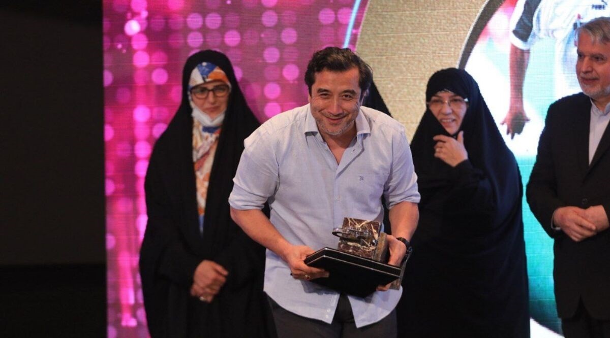 این چهره جنجالی به جای ستاره‌های استقلال و پرسپولیس در برنامه صداوسیما
