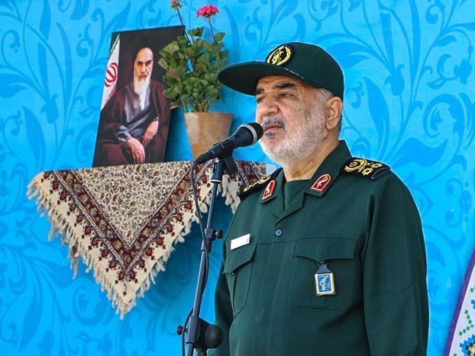 فرمانده سپاه: به جوانان و آن عده قلیل می‌گوییم که امروز، روز پایان اغتشاشات است؛ دیگر به خیابان نیایید / جوانان فریب خورده! بدانید تعدادتان اندک است؛ یونیفرم و لباس آمریکا را از تن خود بیرون بیاورید