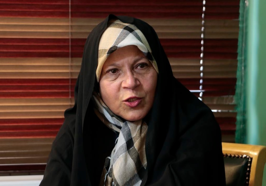 وکیل فائزه هاشمی: نخستین جلسه دادگاه موکلم روز چهارشنبه نهم آذر برگزار شد / اتهامات او اجتماع و تبانی علیه امنیت کشور، فعالیت تبلیغی علیه نظام و اخلال در نظم و آسایش عمومی از طریق شرکت در تجمعات غیر قانونی است