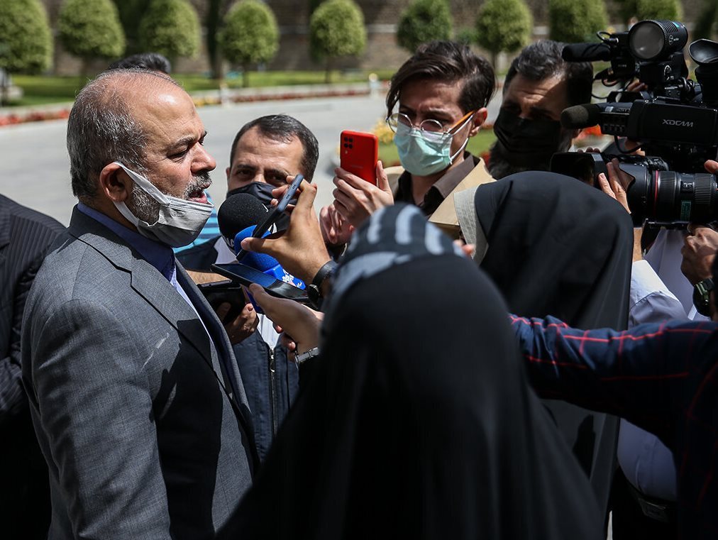 وزیر کشور: در کمیته حقیقت‌یاب حوادث اخیر، اغتشاشگران نمی‌توانند نماینده خاصی داشته باشند / معترضان نماینده خاصی ندارند؛ ضمن اینکه بیشتر با اغتشاش مواجه بودیم تا اعتراض