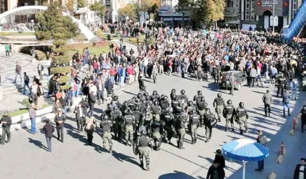 قهر مردم؛ توسری بیگانه قهر مردم؛ توسری بیگانه