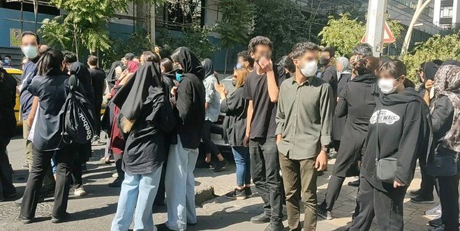 در فروپاشی اجتماعی بسر می‌بریم | وزن حجاب در حوادث اخیر جزئی است | رفتار دانشجویان منطقی است، چطور باادب اعتراض کنند؟