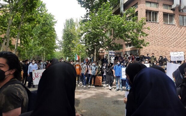 دانشگاه علامه: ۲۰ دانشجوی جدید در آذرماه ممنوع الورود شدند / ترکیبی از تنبیهات مندرج در شیوه نامه انضباطی برای این دانشجویان لحاظ شده