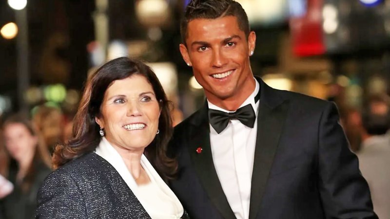 هدیه شگفتانگیز کریستیانو رونالدو به مادرش + فیلم هدیه شگفتانگیز کریستیانو رونالدو به مادرش + فیلم