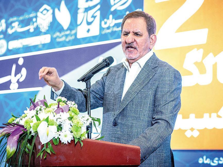 رئیس‌جمهور چین وقتی به ایران آمد اصرار کرد که قرارداد راه‌آهن تهران-مشهد حتما در همان سفر امضا شود، اما به محض خروج ترامپ از برجام، آن پروژه جزو اولین پروژه‌هایی بود که کنار گذاشته شد / در قرارداد‌ها پیش‌بینی شد که اگر توتال رفت با رهبری شرکت چینی قرارداد ادامه پیدا کند، اما چین گفت ادامه نمی‌دهد