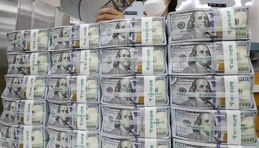 پیش بینی قیمت دلار ۳۰ بهمن ۱۴۰۲ / رشد دلار، موج جدید خریداران را وارد بازار کرد