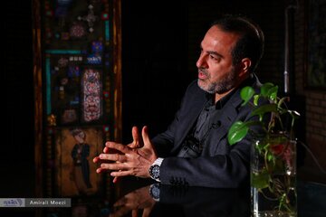 کرونا زودتر از زمان گفته شده وارد کشور شده بود/ با قلدری می‌گفتند شما دوست دارید از خارجی‌ها واکسن بخرید/ تجمع می‌کردند و علیه واکسن شعار می‌دادند