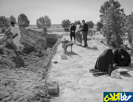 امروز ساعت 12 يك دقيقه سكوت ‌کنیم