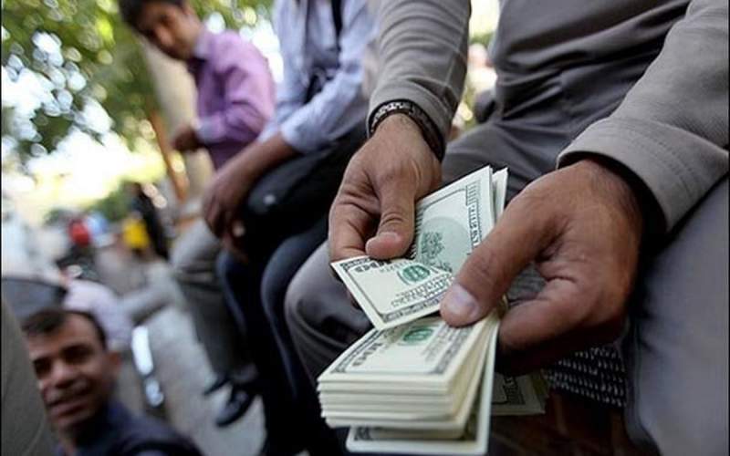 دلار امسال را با نرخ ۶۰ هزار تومان به پایان می‌برد