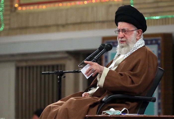 رهبر انقلاب: در برخی مسئولین گذشته فکری وجود داشته که آموزش و پرورش را از دولت جدا کنیم، بدهیم دست بخشهای خصوصی؛ این برای نابود کردن کشور فکر خوبی است! رهبر انقلاب: در برخی مسئولین گذشته فکری وجود داشته که آموزش و پرورش را از دولت جدا کنیم، بدهیم دست بخشهای خصوصی؛ این برای نابود کردن کشور فکر خوبی است!