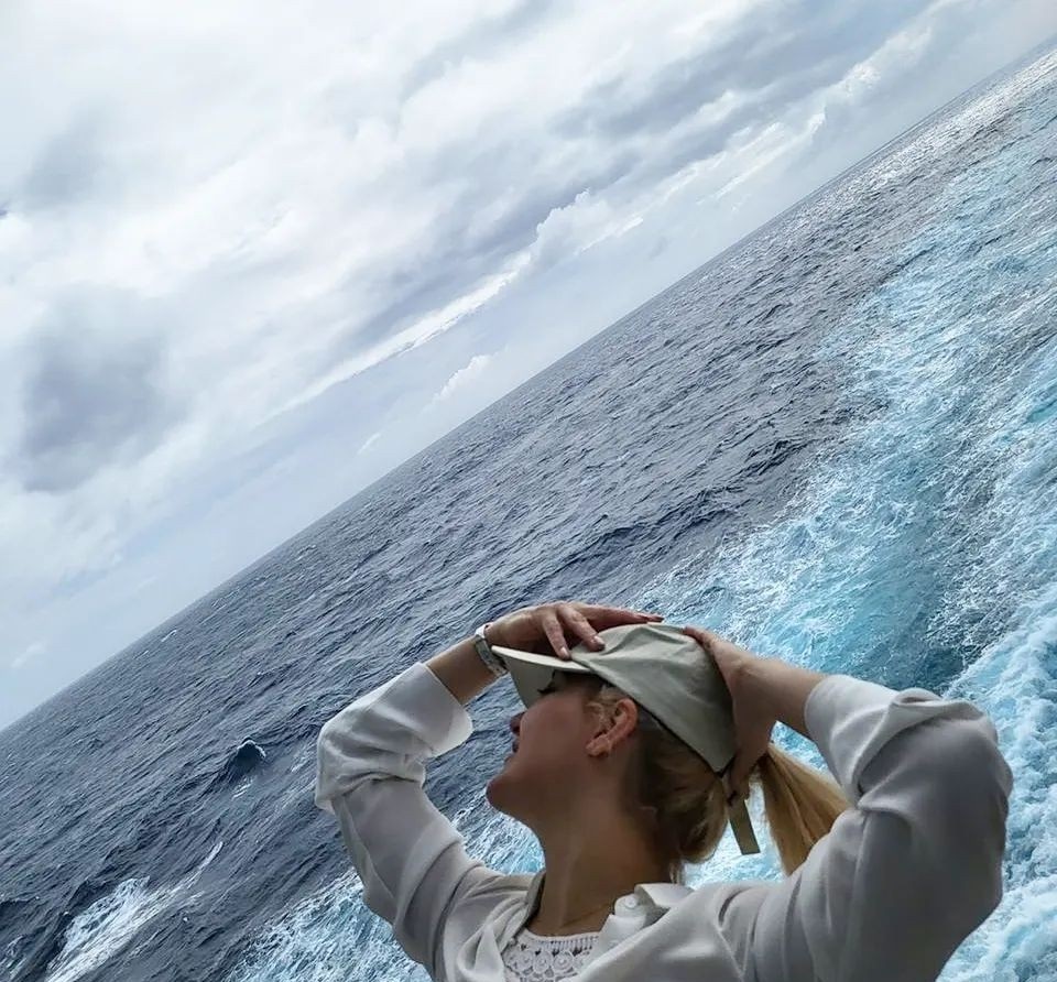 حالت غیرطبیعی مهناز افشار توی دریا/ عکس