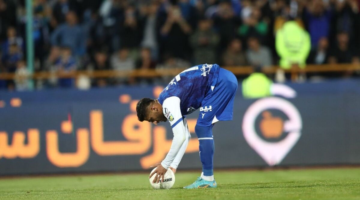شباهت عجیب ستاره استقلال با رونالدو!