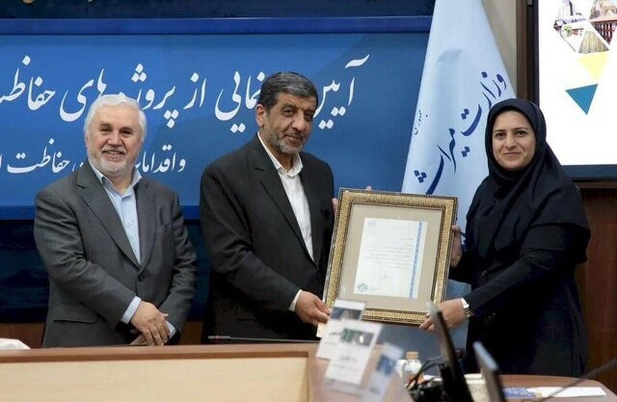 انتقاد شدید مقام دولتی از استاندار فارس و دادستانى شیراز: آیا با این کارها حجاب حاکمیت مىیابد؟ مگر کشور تفکیک قوا ندارد؟ انتقاد شدید مقام دولتی از استاندار فارس و دادستانى شیراز: آیا با این کارها حجاب حاکمیت مىیابد؟ مگر کشور تفکیک قوا ندارد؟