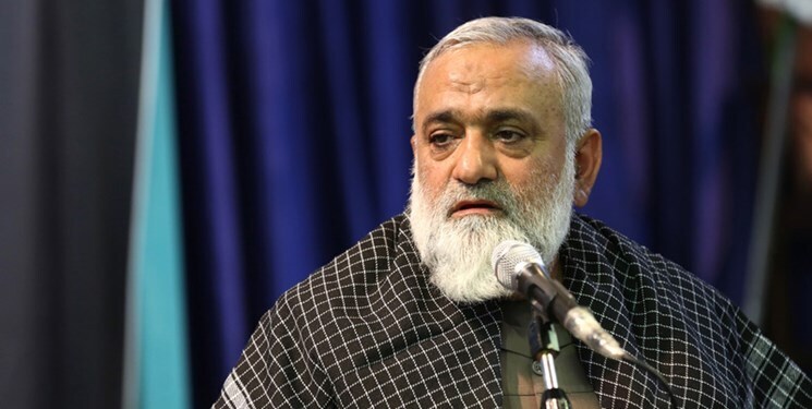 برخی در دوران رنج ملت در آمریکا لای پر قو می‌خوابیدند، حالا اظهار نظر می‌کنند / اگر کج فهمی‌های امثال این‌ها نبود توانایی‌ها و دست آورد‌های بیشتری از این انقلاب را همگان می‌دیدند / امام بزرگوار ما معجزه‌ای دارد که از همه معجزات او بزرگتر است و آن ظهور پدیده امام خامنه‌ای عزیز است