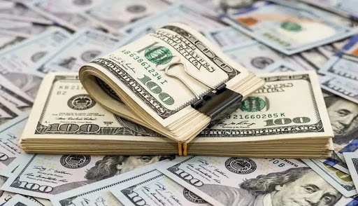 تاثیر یک سفر غیرمنتظره بر بازار دلار/ قیمت‌ها کاهشی می‌شود؟